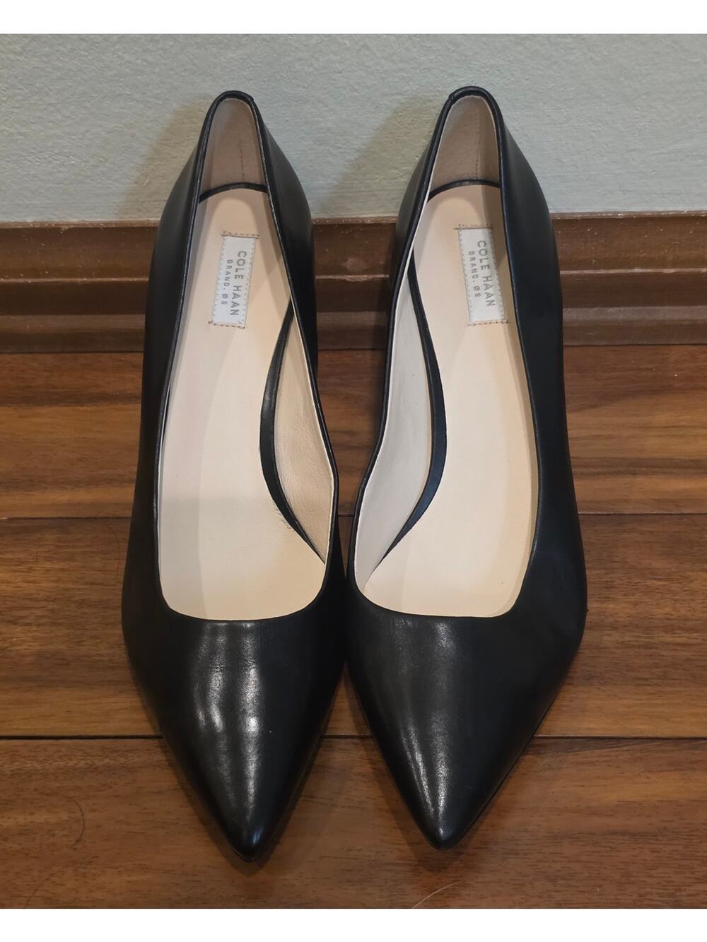 Cole Haan GrandOS Vesta black leather pointed toe heels pumps shoes - 7 B